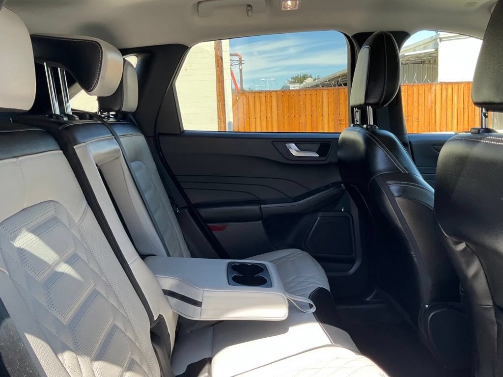 Certified 2024 Ford Escape SE w/ PHEV Premium Package FWD image 24