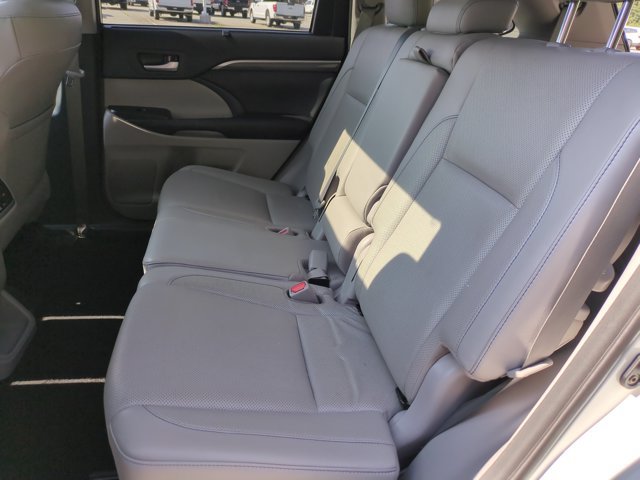 Used 2017 Toyota Highlander Limited FWD image 29