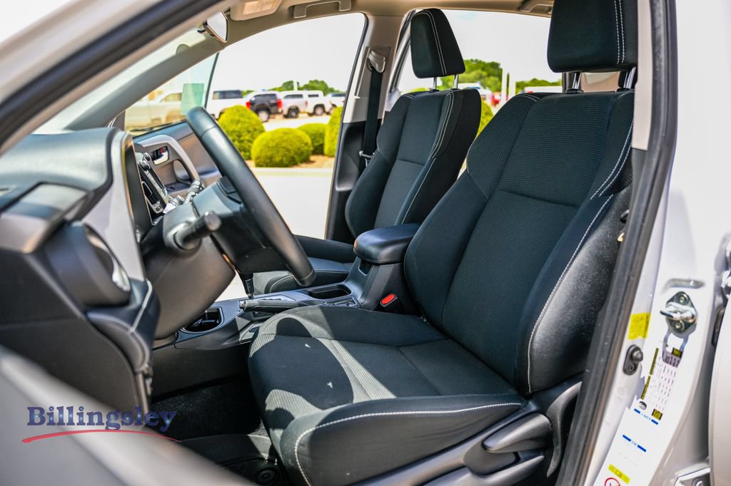Used 2018 Toyota RAV4 XLE AWD/4WD image 10