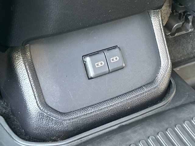 Used 2023 Toyota Highlander XLE AWD/4WD image 22