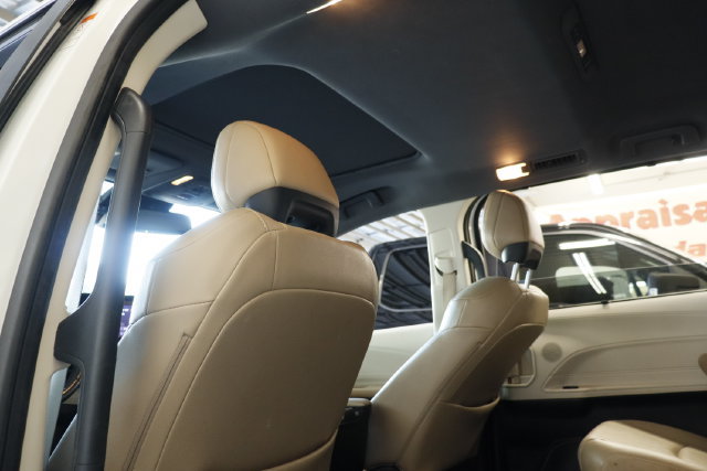 Used 2021 Toyota Sienna XLE FWD image 29