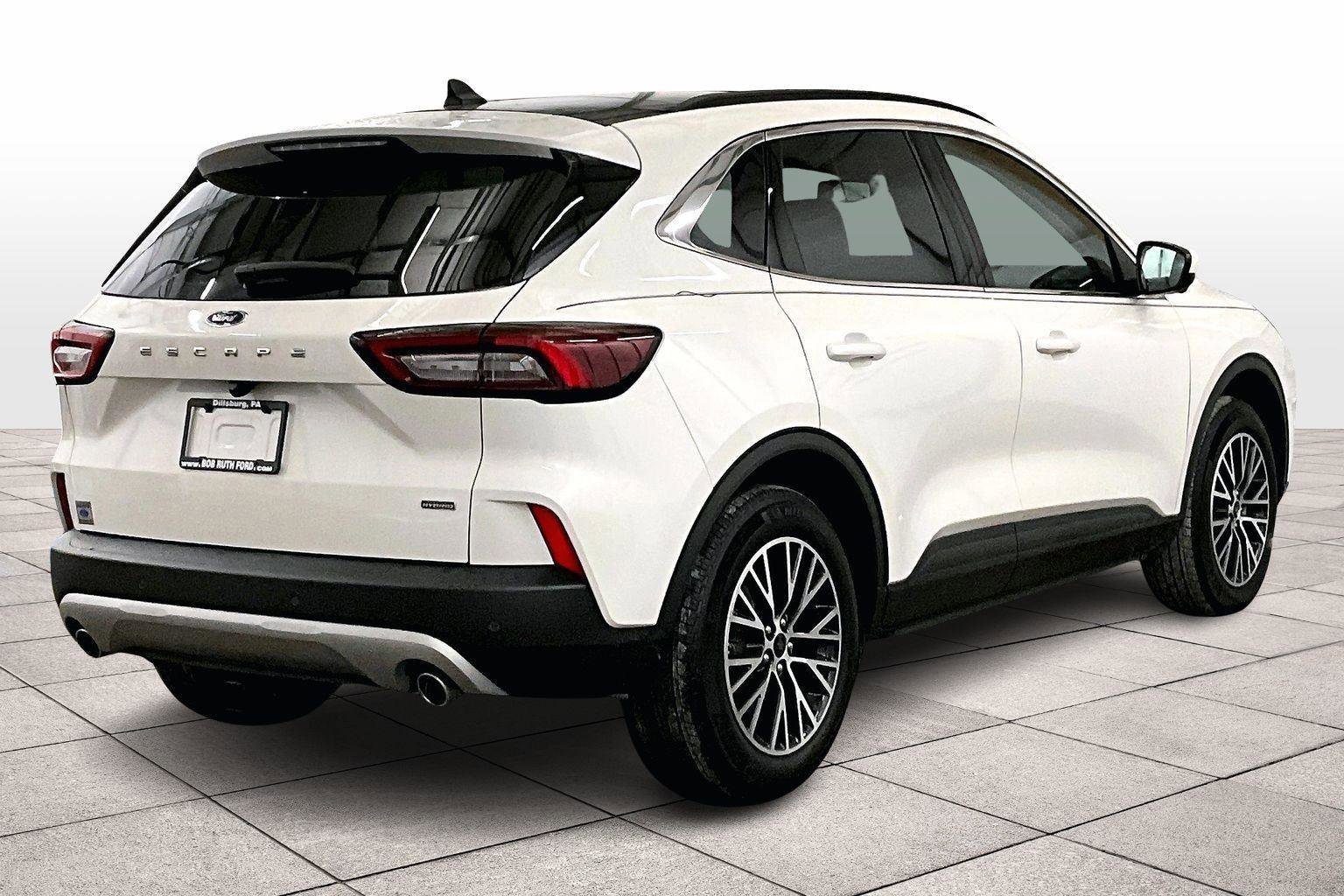 Certified 2025 Ford Escape SE w/ PHEV Premium Package image 3