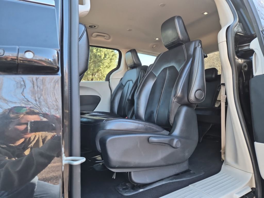 Used 2024 Chrysler Pacifica Select image 20