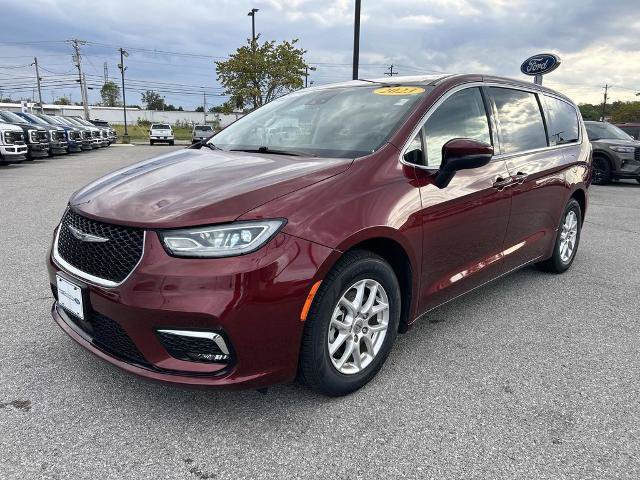 Used 2023 Chrysler Pacifica Touring-L FWD image 8