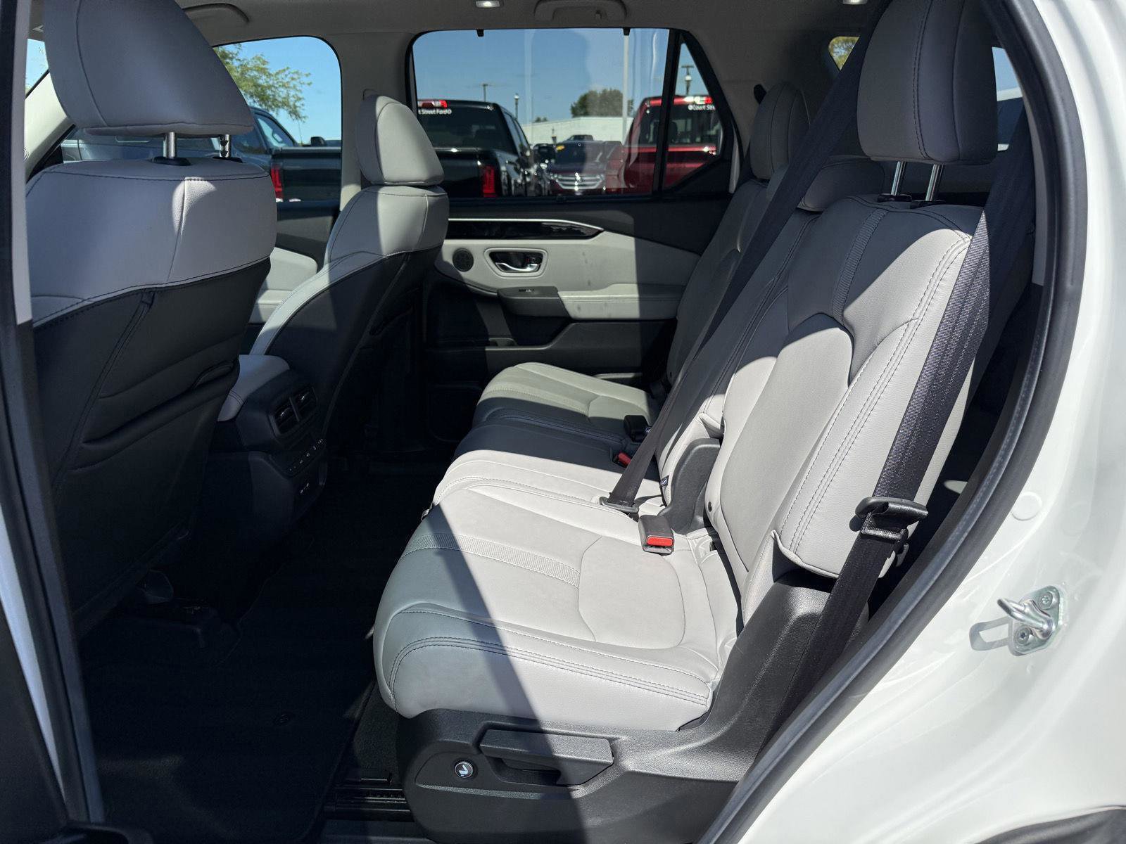 Used 2025 Honda Pilot Touring image 9