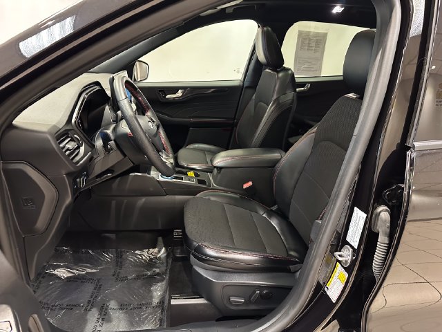 Certified 2025 Ford Escape ST-Line w/ Tech Pack #1 AWD/4WD image 7
