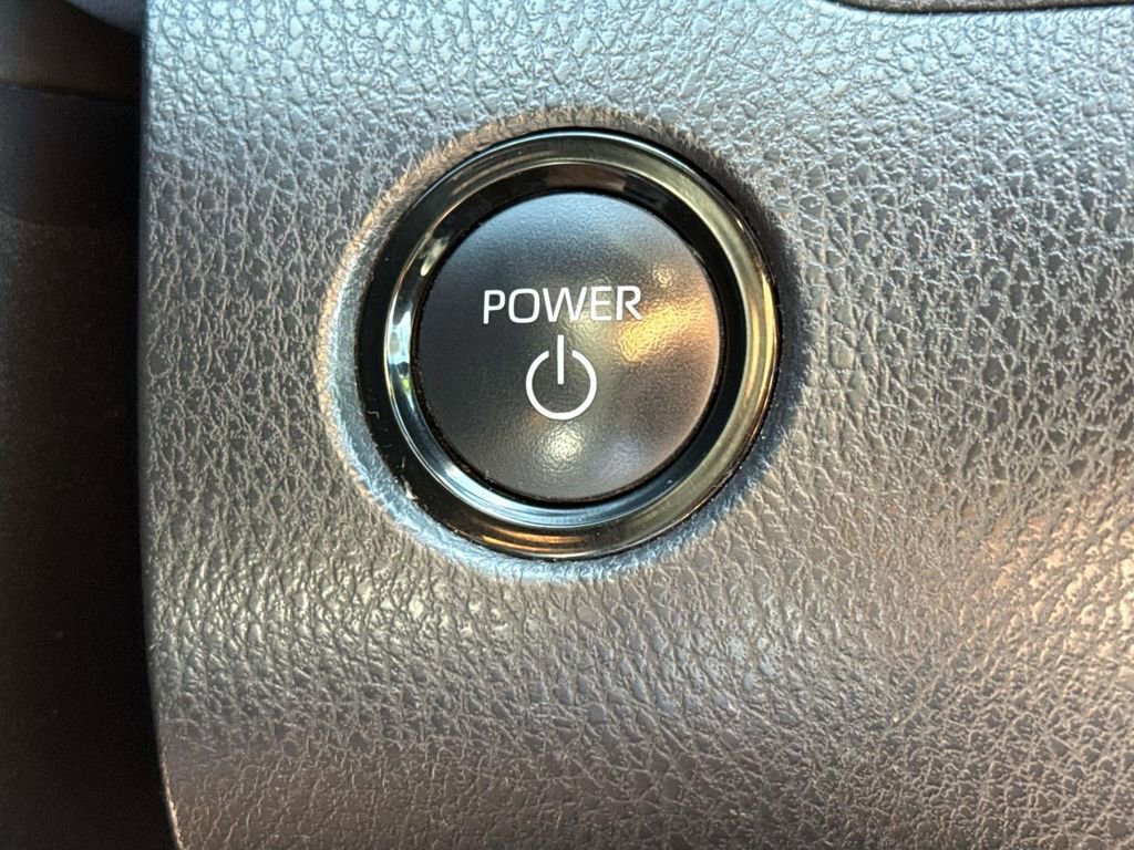 Used 2025 Toyota Camry SE w/ Convenience Package image 29