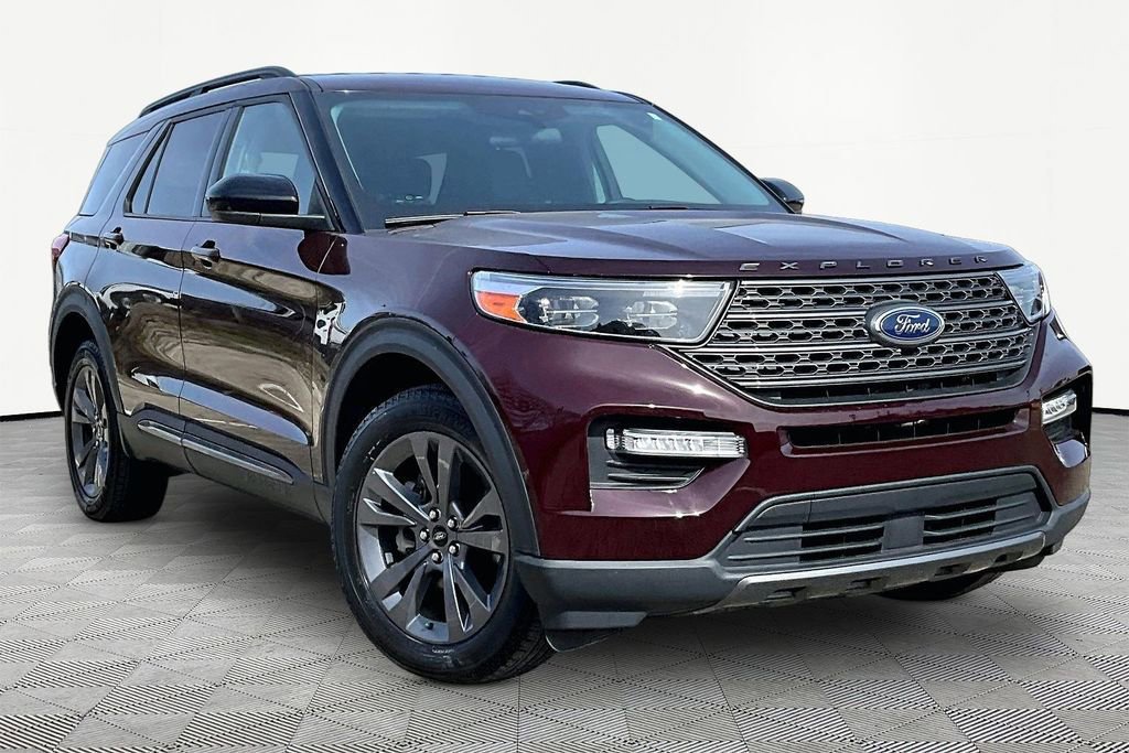 Certified 2022 Ford Explorer XLT w/ Equipment Group 202A AWD/4WD image 5
