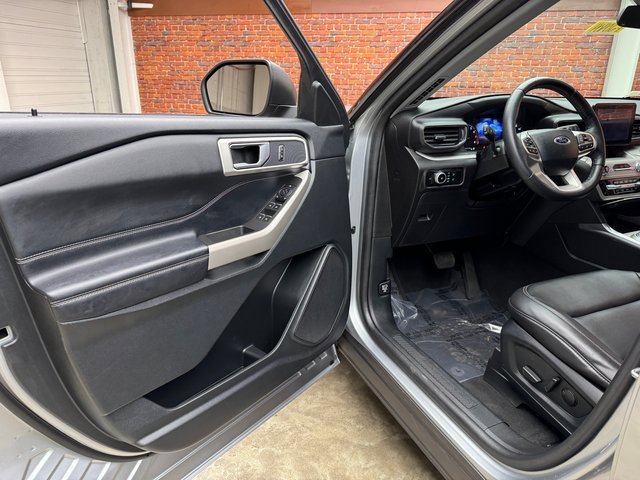 Certified 2023 Ford Explorer XLT w/ Equipment Group 202A image 9