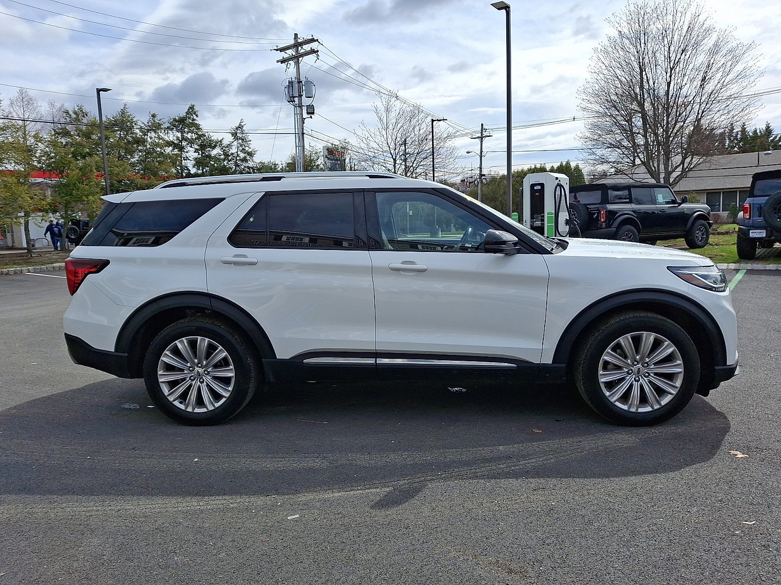 Certified 2025 Ford Explorer Platinum w/ LUX Leather Package image 6