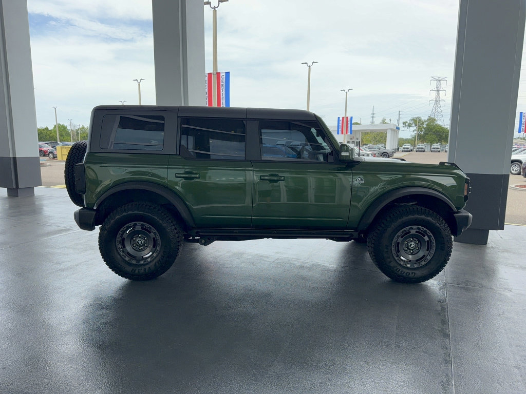 Certified 2025 Ford Bronco Outer Banks w/ Sasquatch Package image 2