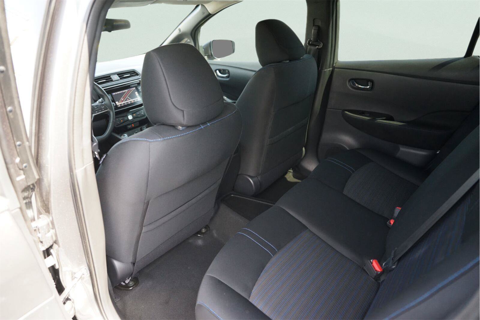 Used 2018 Nissan Leaf SV FWD image 11