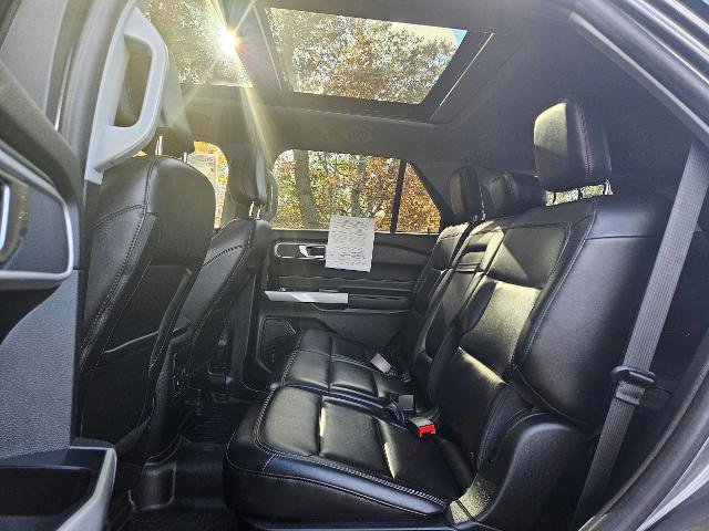 Certified 2022 Ford Explorer XLT w/ Equipment Group 202A image 7