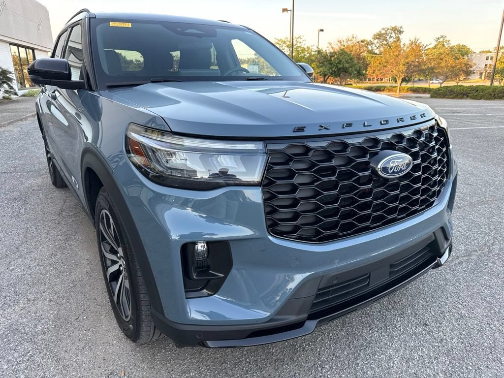 Certified 2025 Ford Explorer ST-Line AWD/4WD image 11