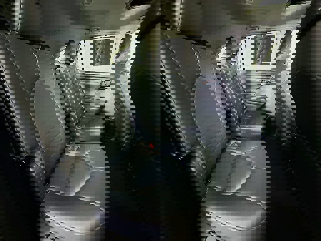 Used 2020 Toyota Highlander XLE image 32