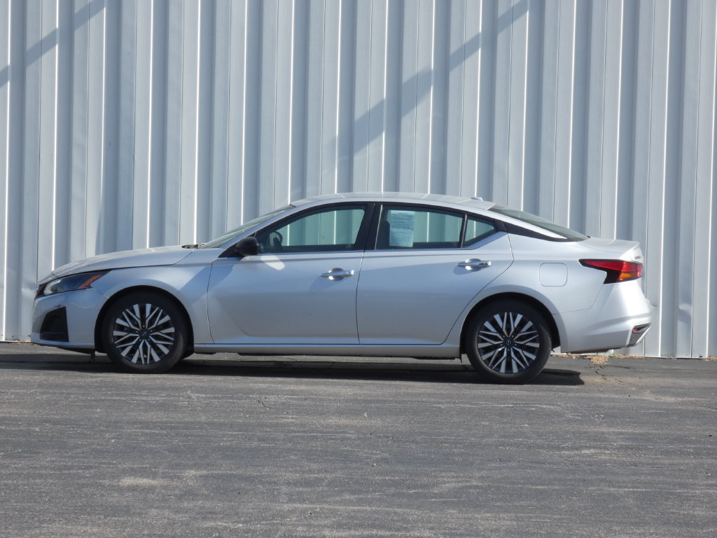 Used 2024 Nissan Altima 2.5 SV FWD image 34