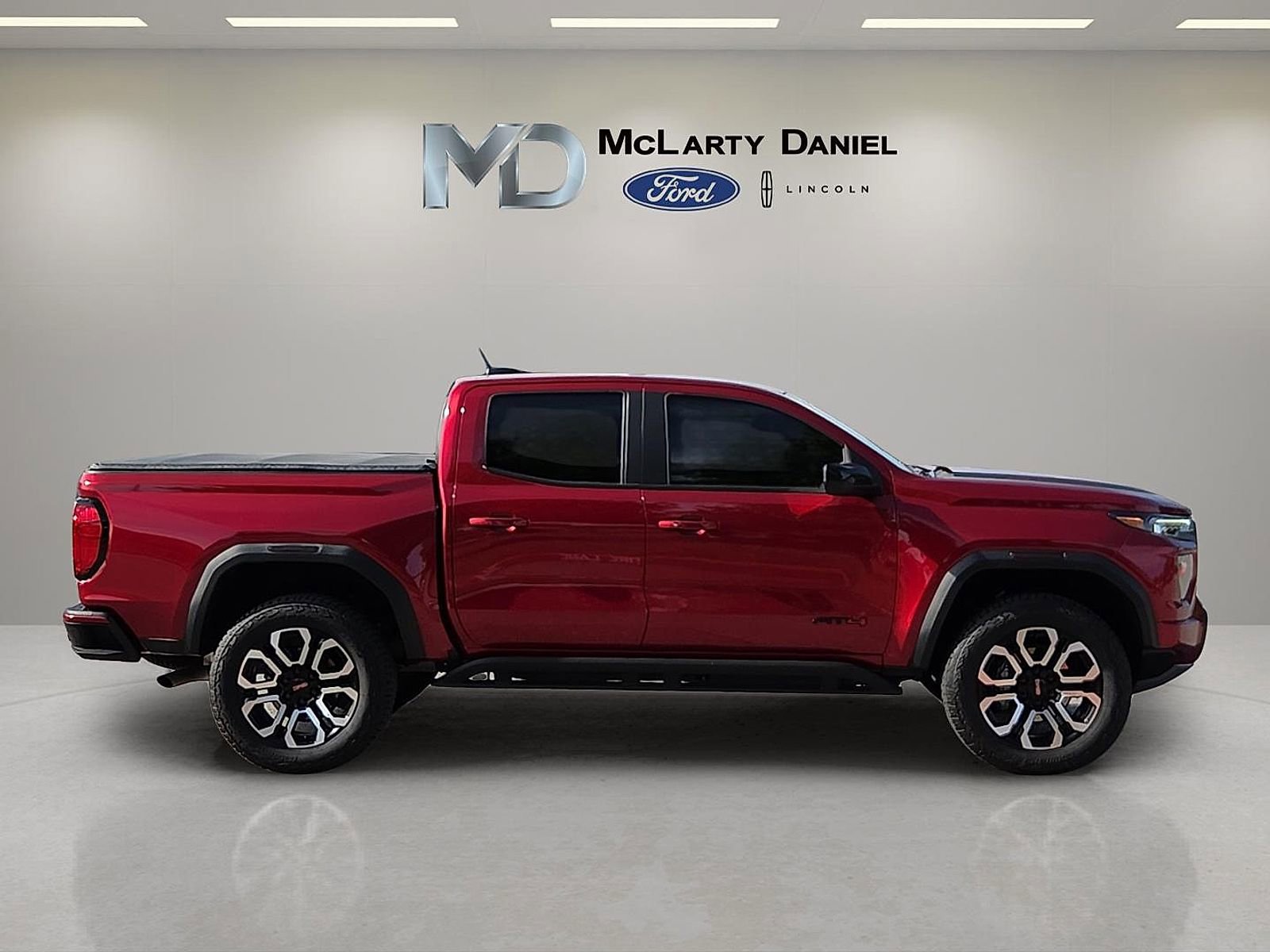 Used 2025 GMC Canyon AT4 w/ Nightfall Edition AWD/4WD image 6