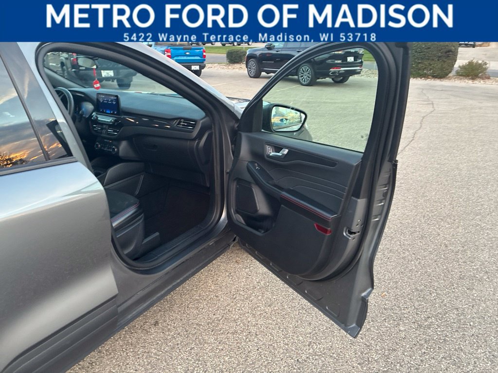 Certified 2025 Ford Escape ST-Line AWD/4WD image 40