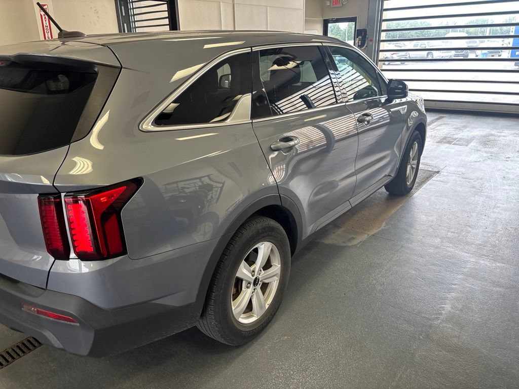 Used 2022 Kia Sorento LX FWD image 7