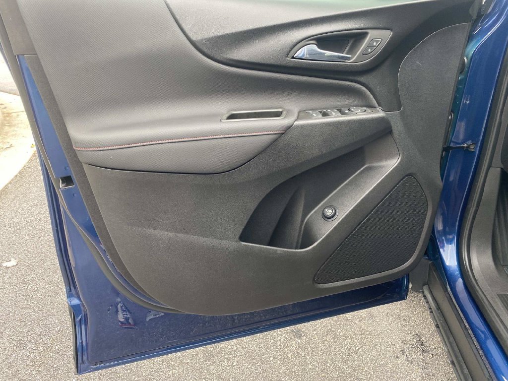Used 2023 Chevrolet Equinox RS FWD image 17