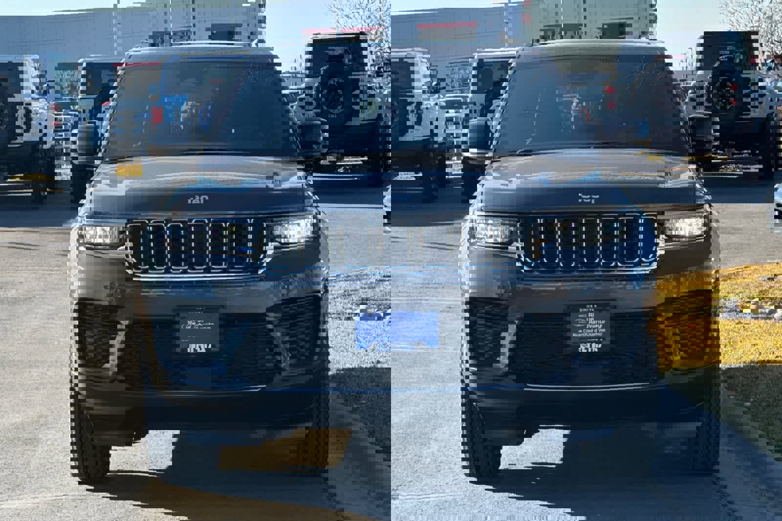 Used 2025 Jeep Grand Cherokee Laredo X w/ Luxury Tech Group I image 8