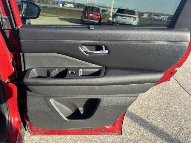 Used 2024 Nissan Pathfinder Platinum w/ Cargo Package image 36