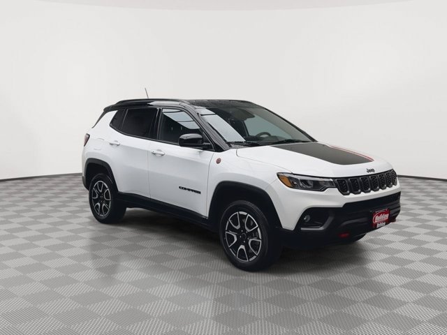 Used 2025 Jeep Compass Trailhawk AWD/4WD image 28