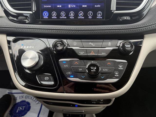Used 2017 Chrysler Pacifica Limited FWD image 29