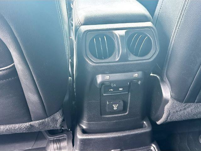 Used 2019 Jeep Wrangler Unlimited Sahara AWD/4WD image 21
