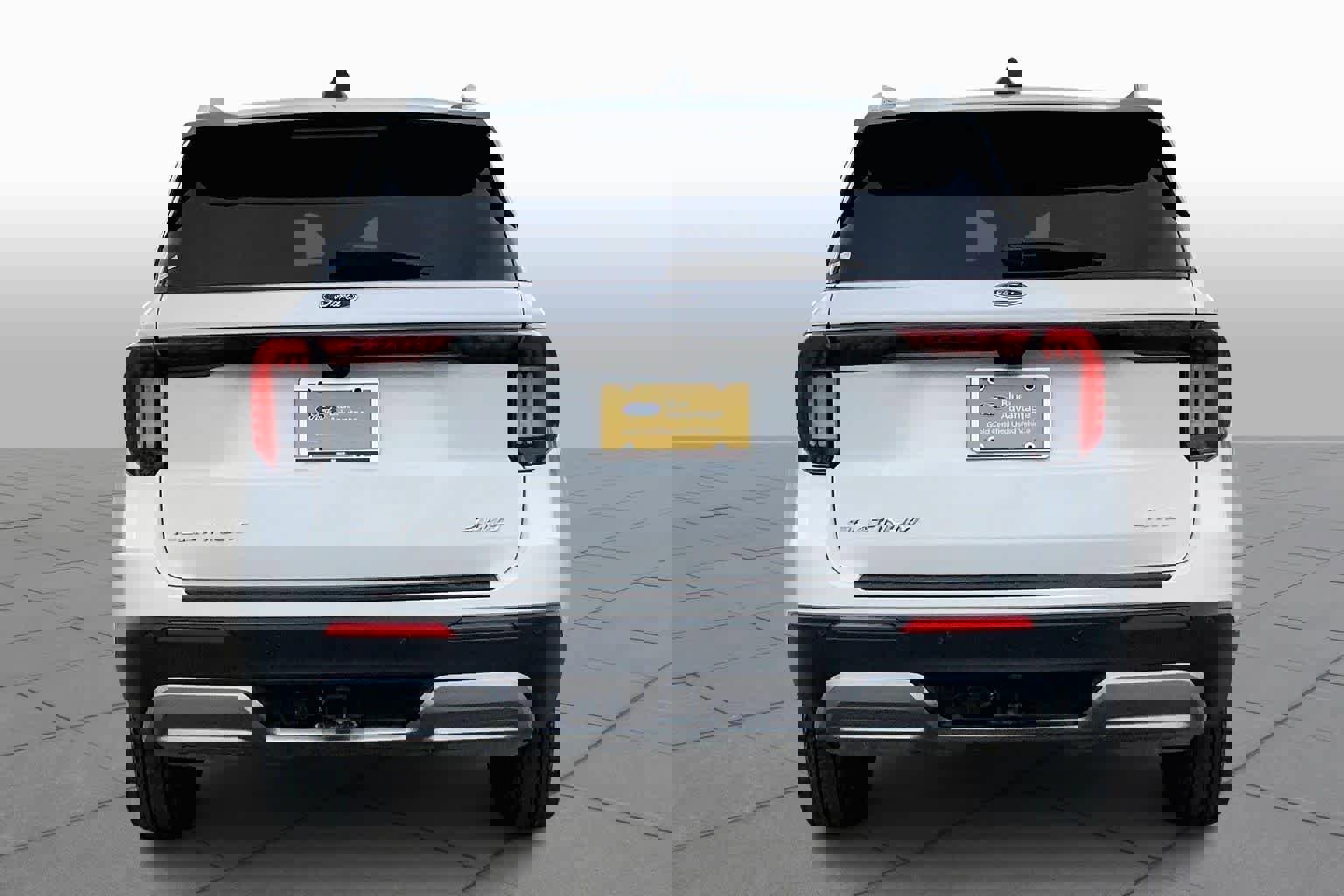 Certified 2025 Ford Explorer Platinum image 4