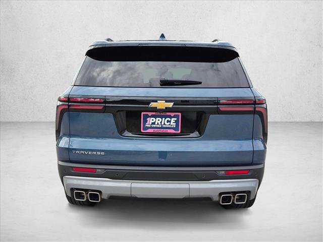 Used 2025 Chevrolet Traverse LT w/ Driver Confidence Package FWD image 6