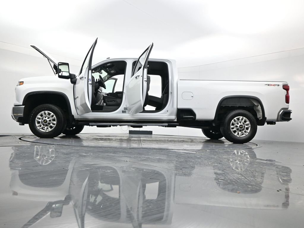 Used 2025 Chevrolet Silverado 2500 LT w/ Convenience Package image 58