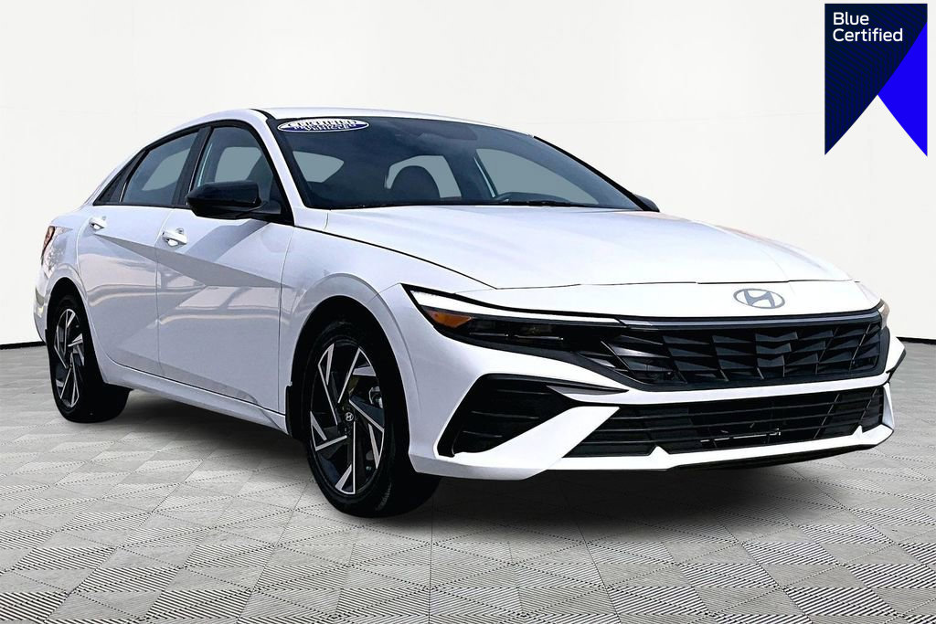Used 2025 Hyundai Elantra SEL FWD image 1