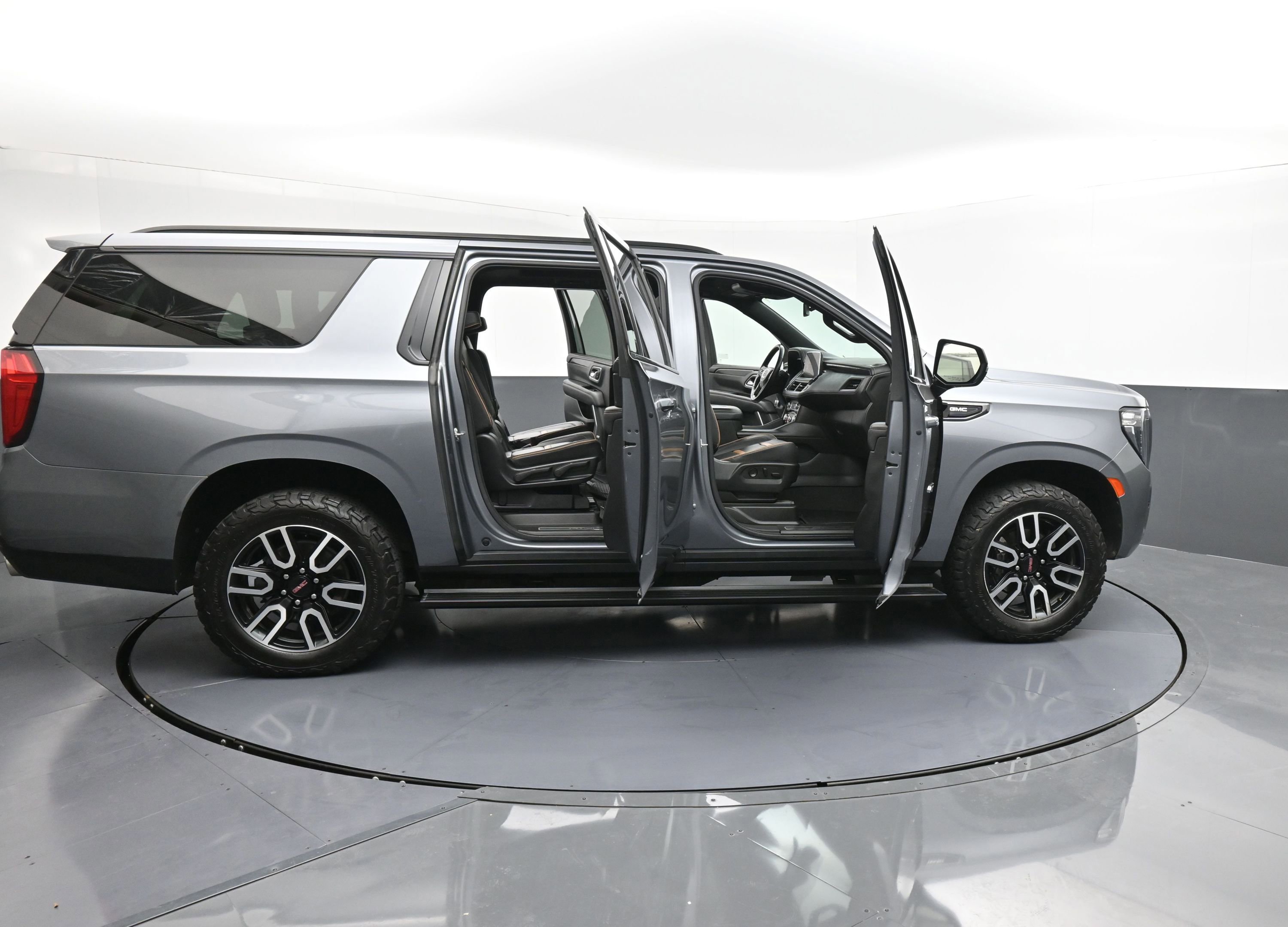 Used 2022 GMC Yukon XL AT4 image 49