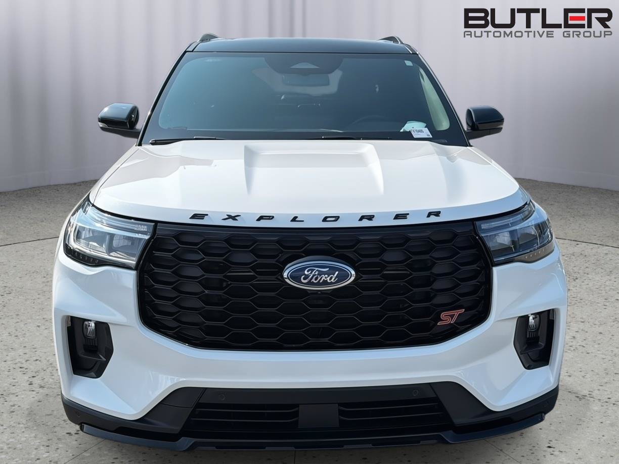 Certified 2025 Ford Explorer ST AWD/4WD image 9