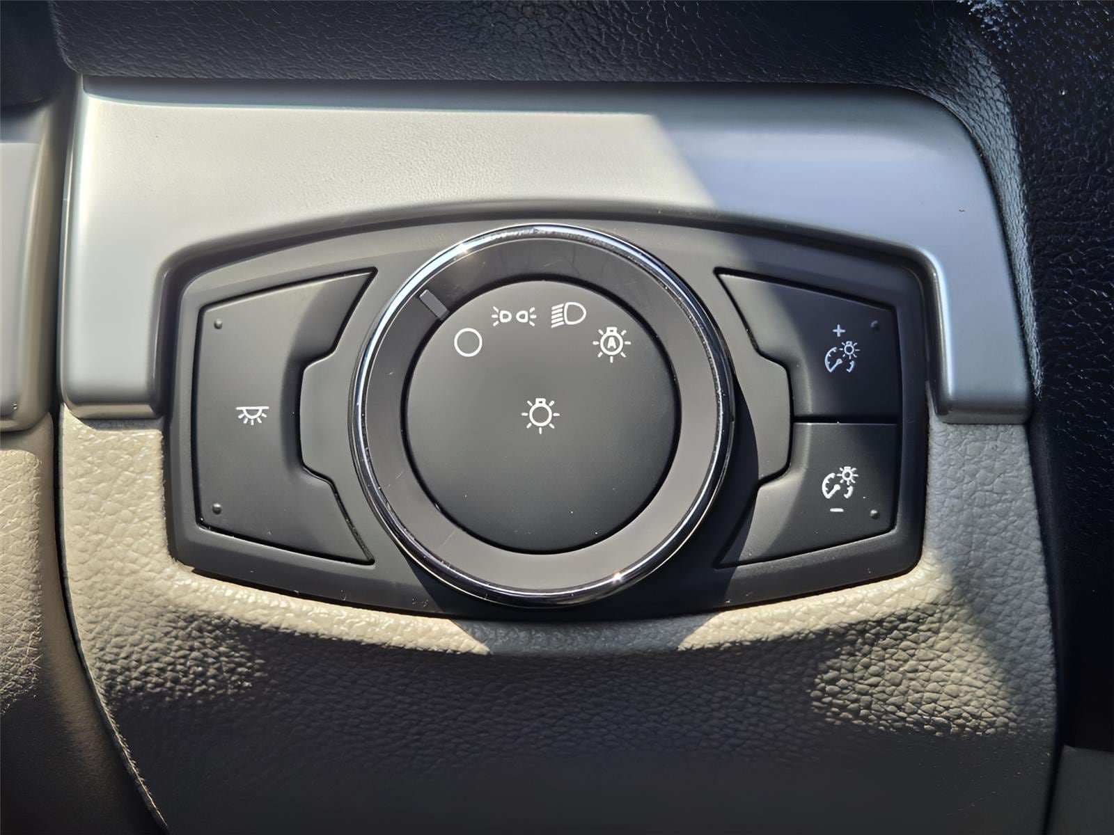 Certified 2019 Ford Explorer FWD image 19
