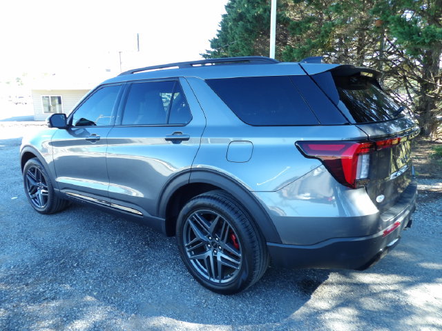 Certified 2025 Ford Explorer ST-Line w/ ST-Line Street Pack AWD/4WD image 3
