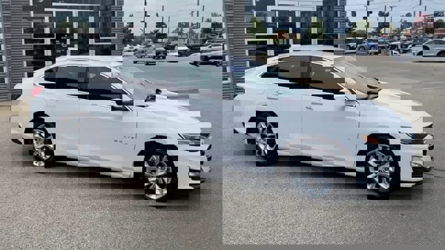 Used 2020 Chevrolet Malibu LT image 3