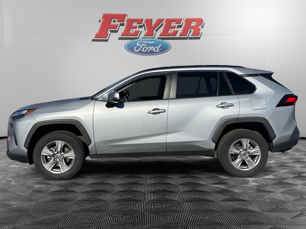 Used 2023 Toyota RAV4 XLE AWD/4WD image 2