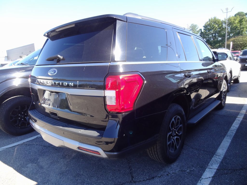 Certified 2024 Ford Expedition XLT image 3