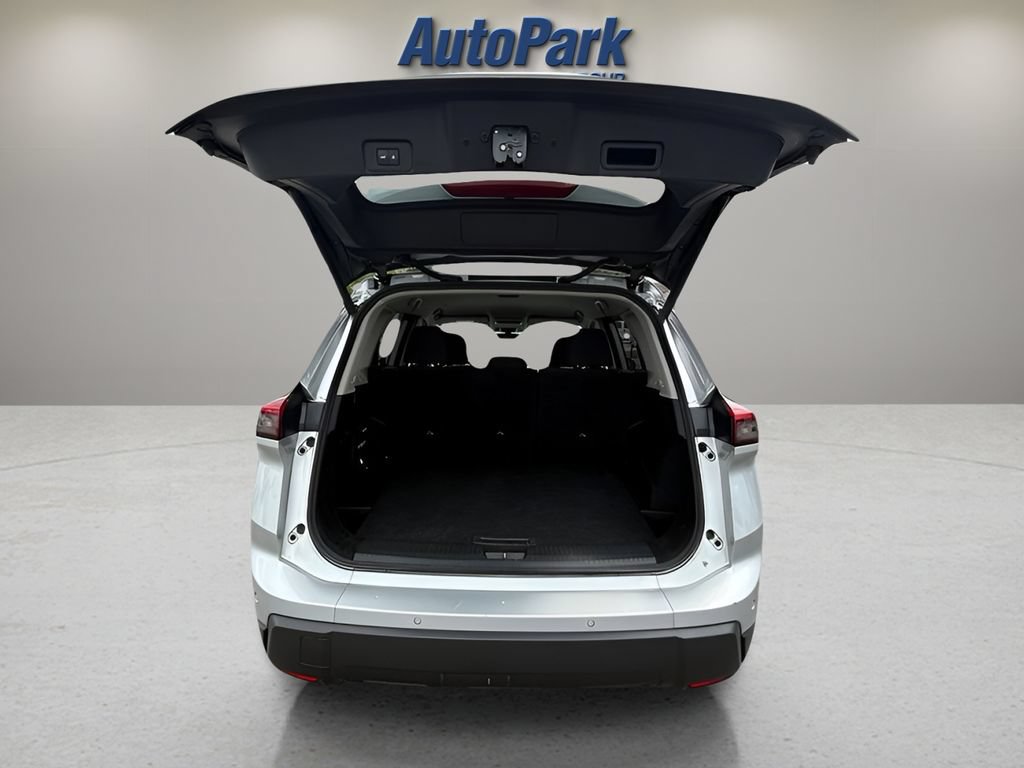 Used 2024 Nissan Rogue SV AWD/4WD image 15