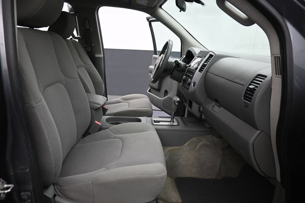 Used 2018 Nissan Frontier SV AWD/4WD image 2