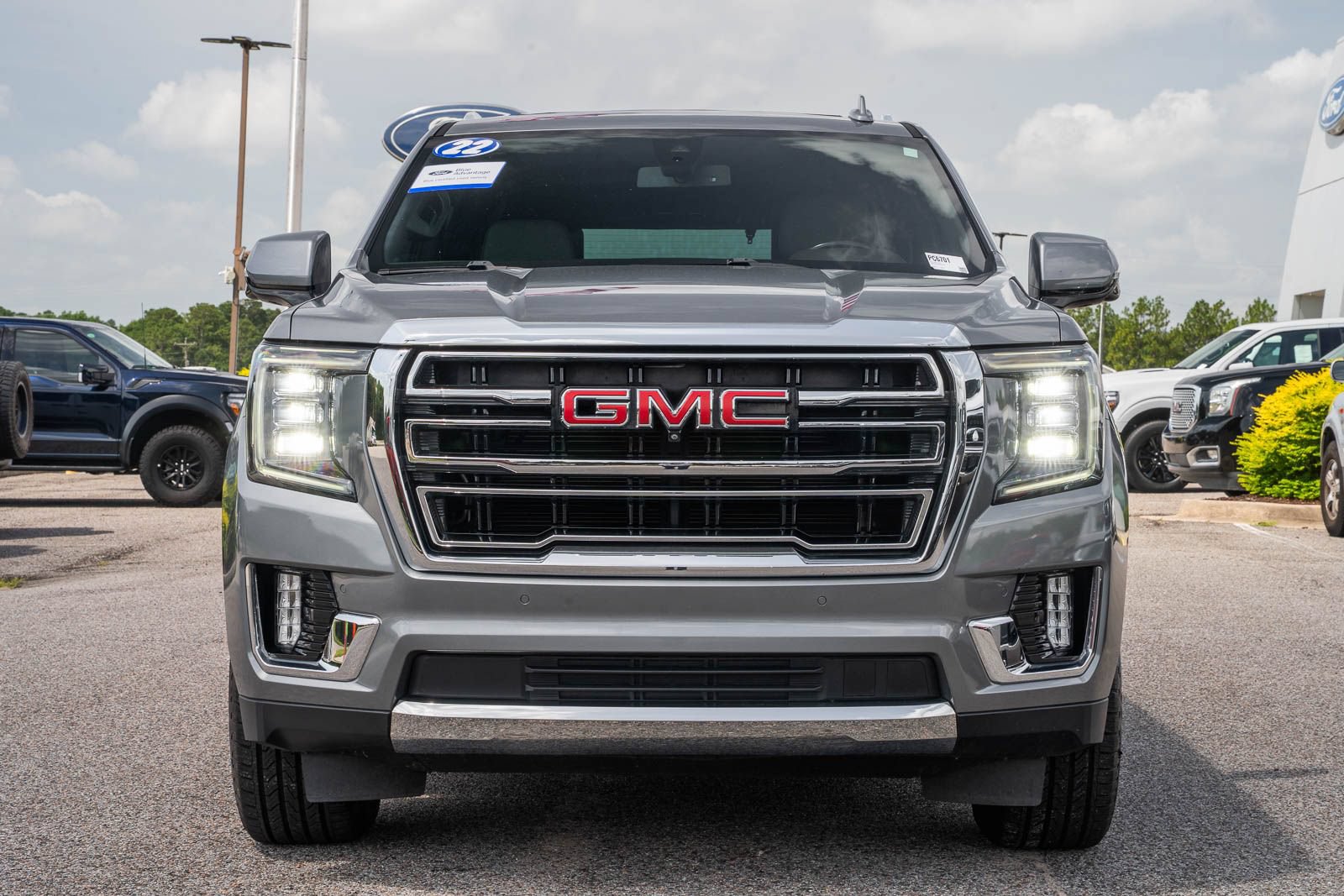Used 2022 GMC Yukon SLT w/ SLT Premium Package RWD image 2