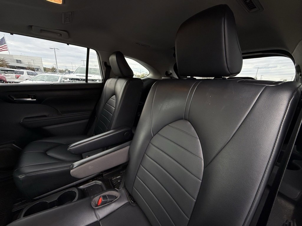 Used 2023 Toyota Highlander XLE image 27