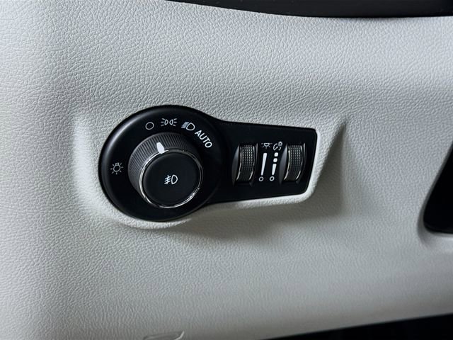 Used 2022 Jeep Compass Latitude image 10