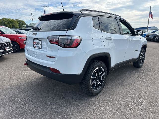Used 2024 Jeep Compass Trailhawk image 8