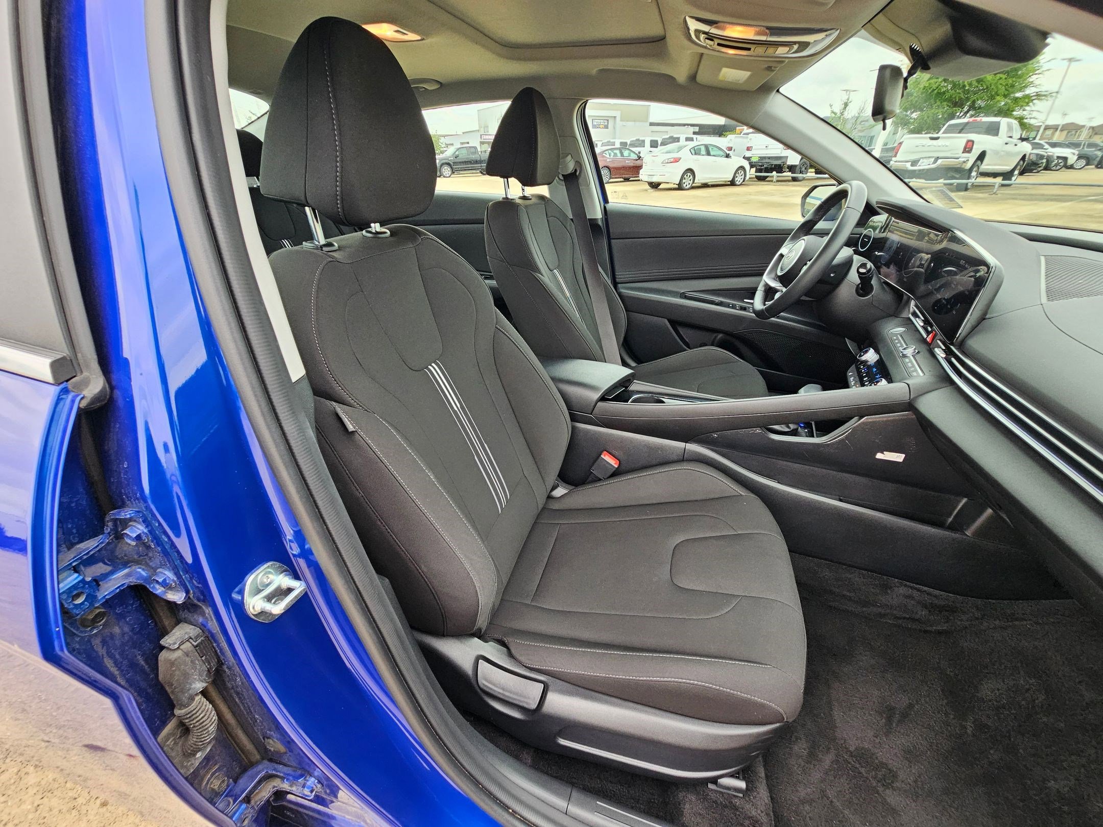 Used 2025 Hyundai Elantra SEL FWD image 33