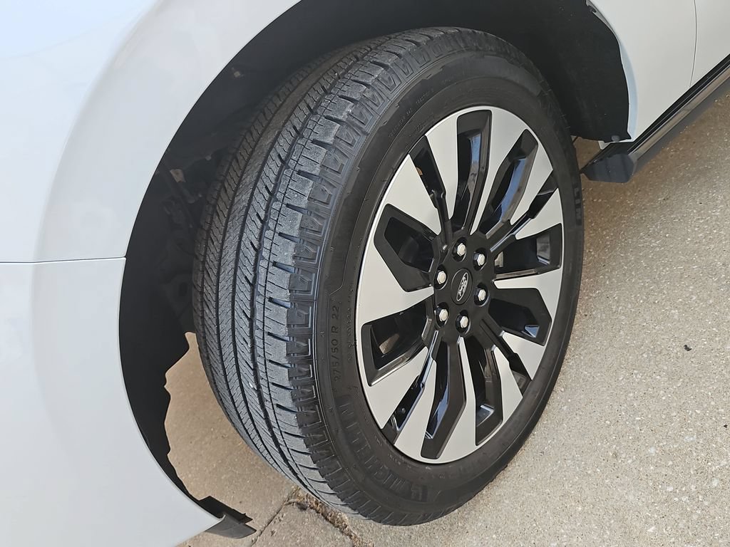 Certified 2025 Ford Expedition Platinum w/ Driver's Package AWD/4WD image 33