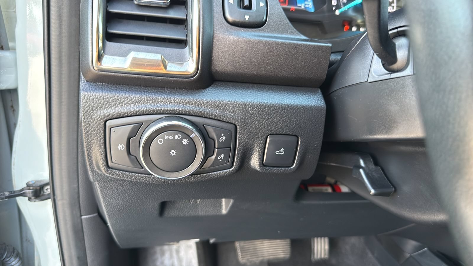 Certified 2022 Ford Ranger Lariat w/ Tremor Off-Road Package AWD/4WD image 17
