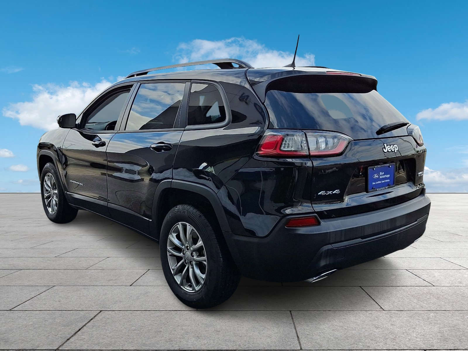 Used 2022 Jeep Cherokee Latitude Lux image 2